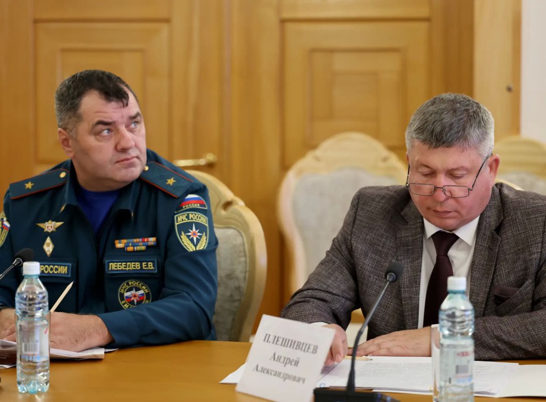 Полпред Президента РФ Анатолий Серышев провёл совещание по вопросам подготовки регионов Сибири к осеннее-зимнему периоду 2026 – 2027 годов и модернизации коммунальной инфраструктуры Полпред Президента РФ Анатолий Серышев провёл совещание по вопросам подготовки регионов Сибири к осеннее-зимнему периоду 2026 – 2027 годов и модернизации коммунальной инфраструктуры
