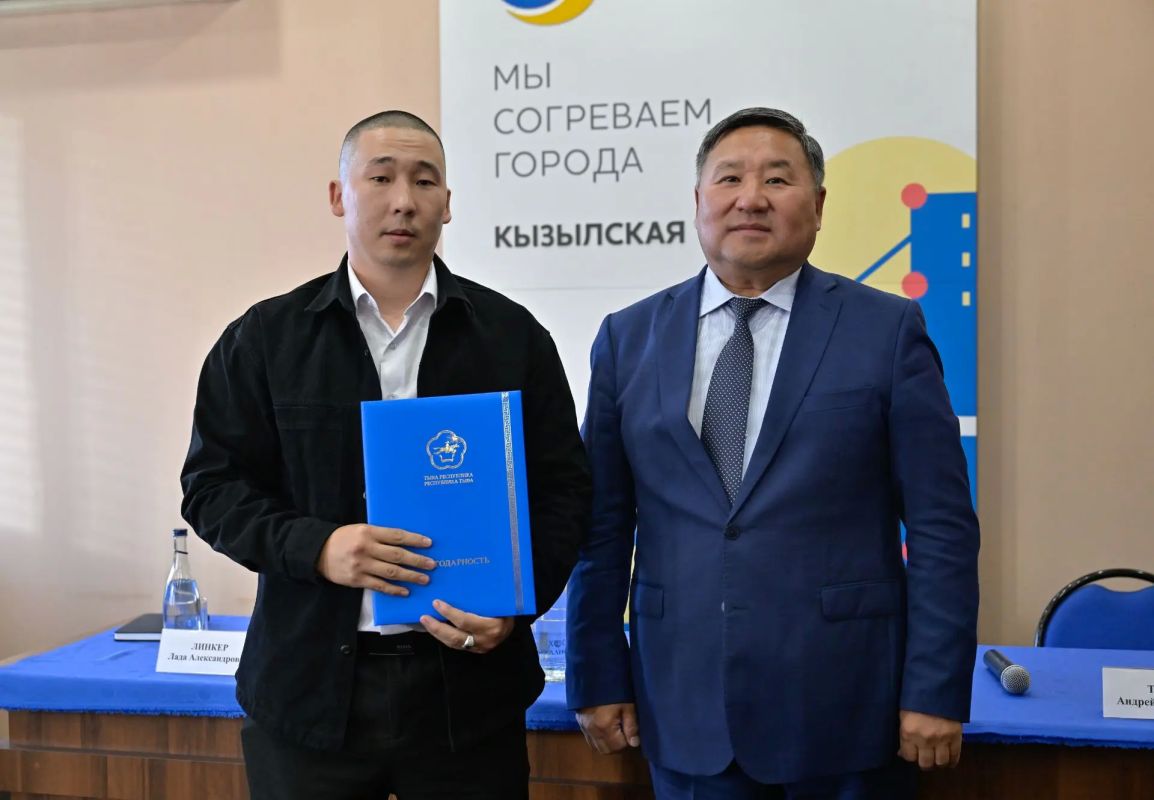 Глава Тувы Владислав Ховалыг побывал на Кызылской ТЭЦ, где проверил готовность предприятия к осенне-зимнему периоду Глава Тувы Владислав Ховалыг побывал на Кызылской ТЭЦ, где проверил готовность предприятия к осенне-зимнему периоду