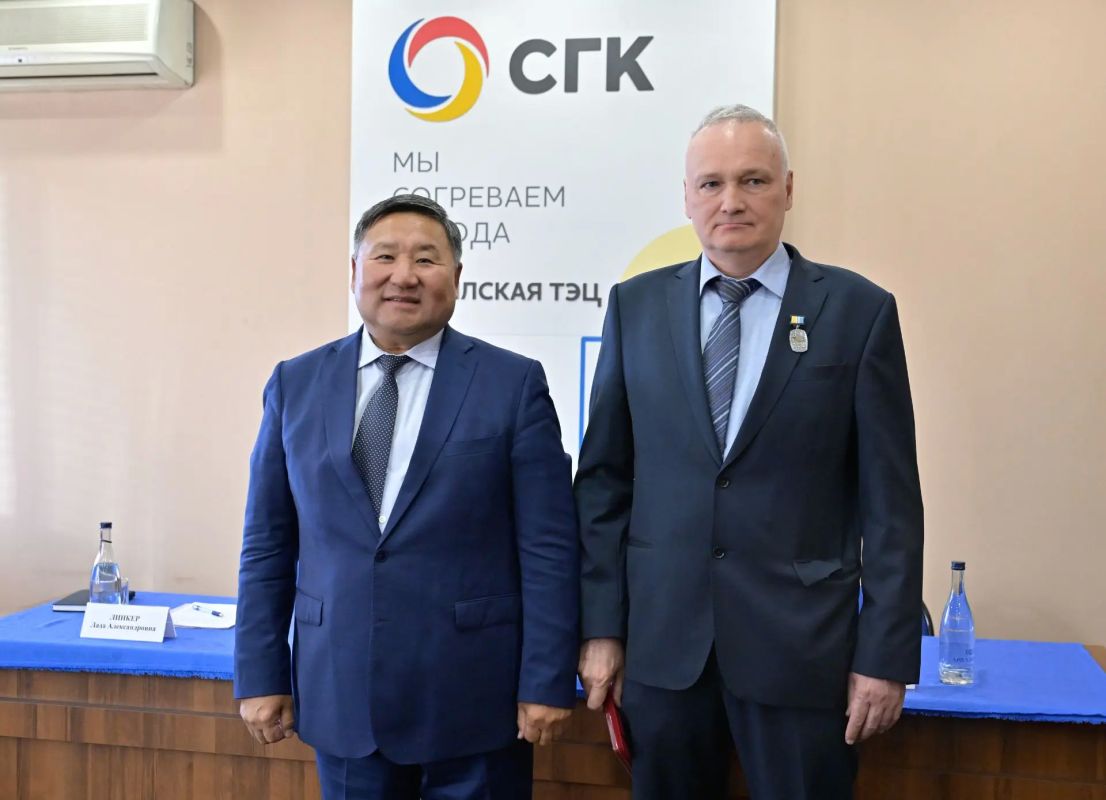 Глава Тувы Владислав Ховалыг побывал на Кызылской ТЭЦ, где проверил готовность предприятия к осенне-зимнему периоду Глава Тувы Владислав Ховалыг побывал на Кызылской ТЭЦ, где проверил готовность предприятия к осенне-зимнему периоду
