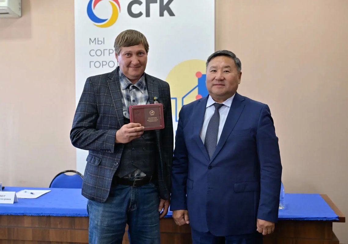 Глава Тувы Владислав Ховалыг побывал на Кызылской ТЭЦ, где проверил готовность предприятия к осенне-зимнему периоду Глава Тувы Владислав Ховалыг побывал на Кызылской ТЭЦ, где проверил готовность предприятия к осенне-зимнему периоду