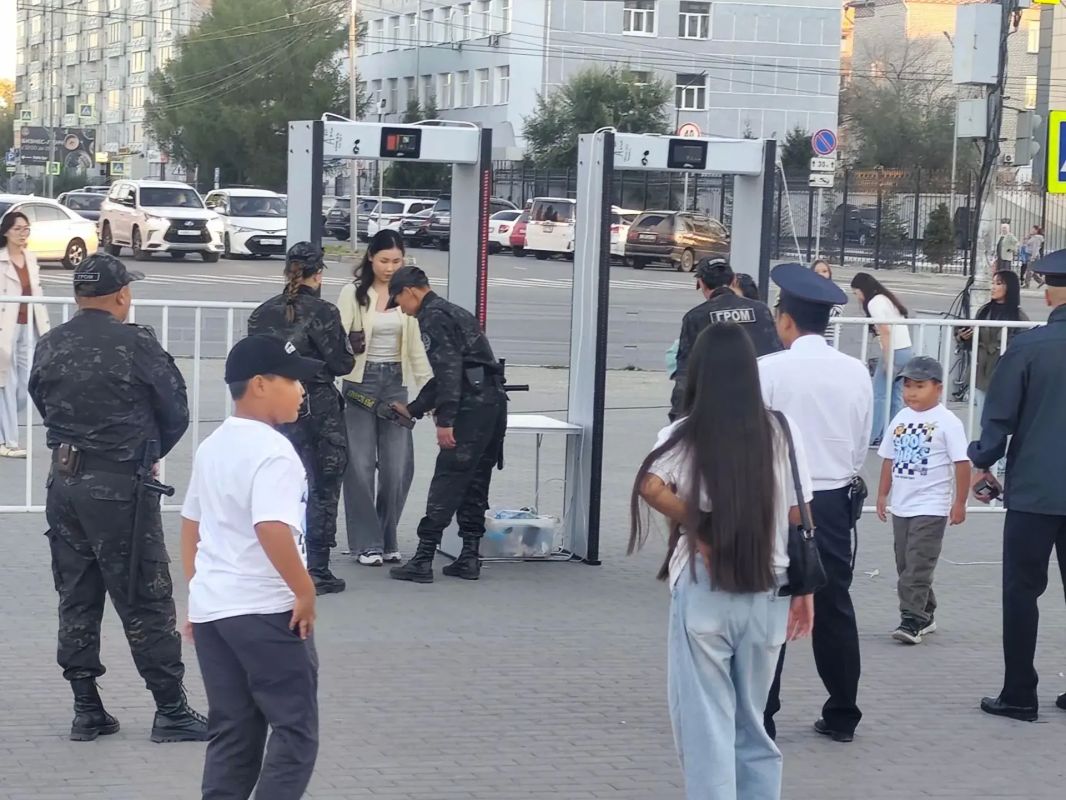 В Кызыле отпраздновали День города: полиция Тувы обеспечила безопасность массовых гуляний В Кызыле отпраздновали День города: полиция Тувы обеспечила безопасность массовых гуляний