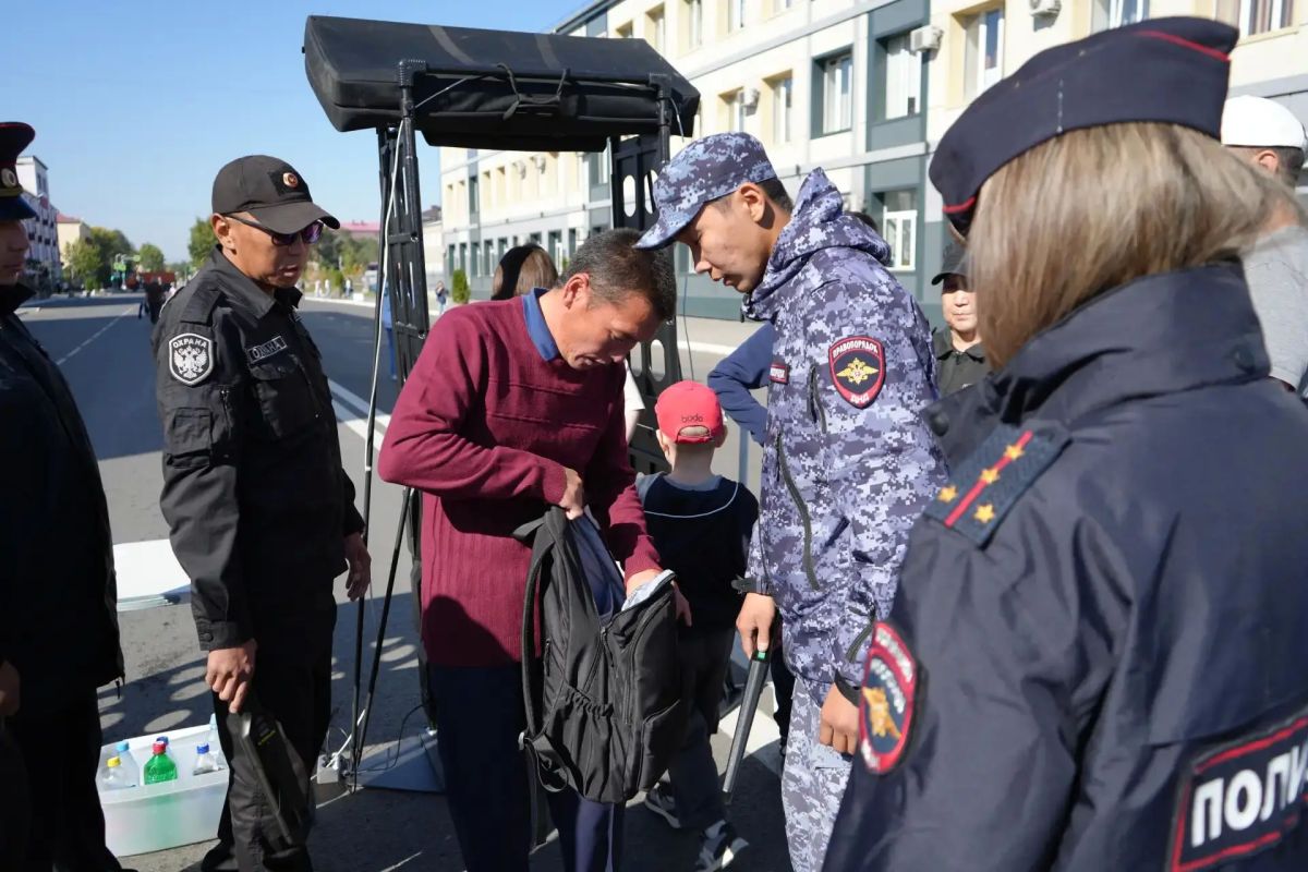 В Кызыле отпраздновали День города: полиция Тувы обеспечила безопасность массовых гуляний В Кызыле отпраздновали День города: полиция Тувы обеспечила безопасность массовых гуляний