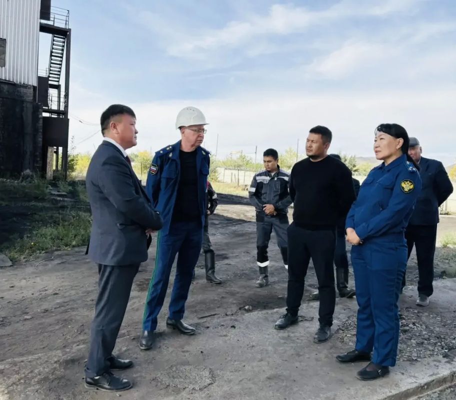 Прокурор республики Ботвинкин Евгений Борисович посетил с рабочим визитом Улуг-Хемский район Прокурор республики Ботвинкин Евгений Борисович посетил с рабочим визитом Улуг-Хемский район