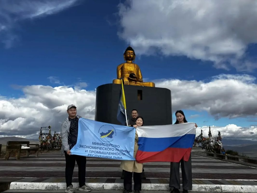 День флага отметили восхождением День флага отметили восхождением