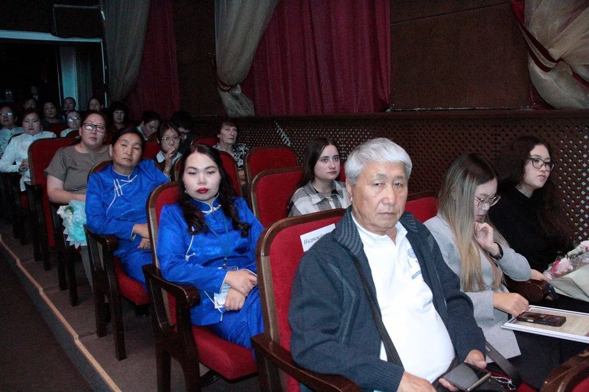 Сегодня 95-летний юбилей отметила Национальная библиотека Республики Тыва им. А.С. Пушкина. В торжественном собрании с праздничным концертом, прошедшем в Доме народного творчества, главное книгохранилище региона поздравил... Сегодня 95-летний юбилей отметила Национальная библиотека Республики Тыва им. А.С. Пушкина. В торжественном собрании с праздничным концертом, прошедшем в Доме народного творчества, главное книгохранилище региона поздравил...