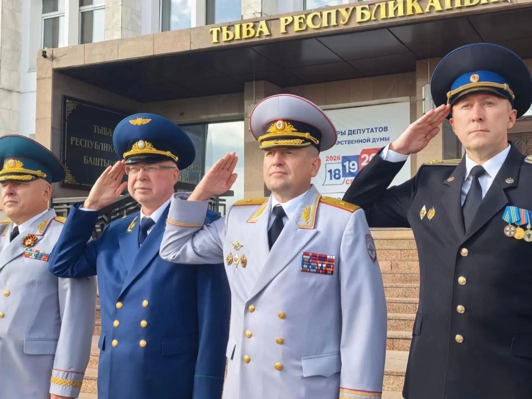 В Кызыле отметили День государственного флага Республики Тыва В Кызыле отметили День государственного флага Республики Тыва