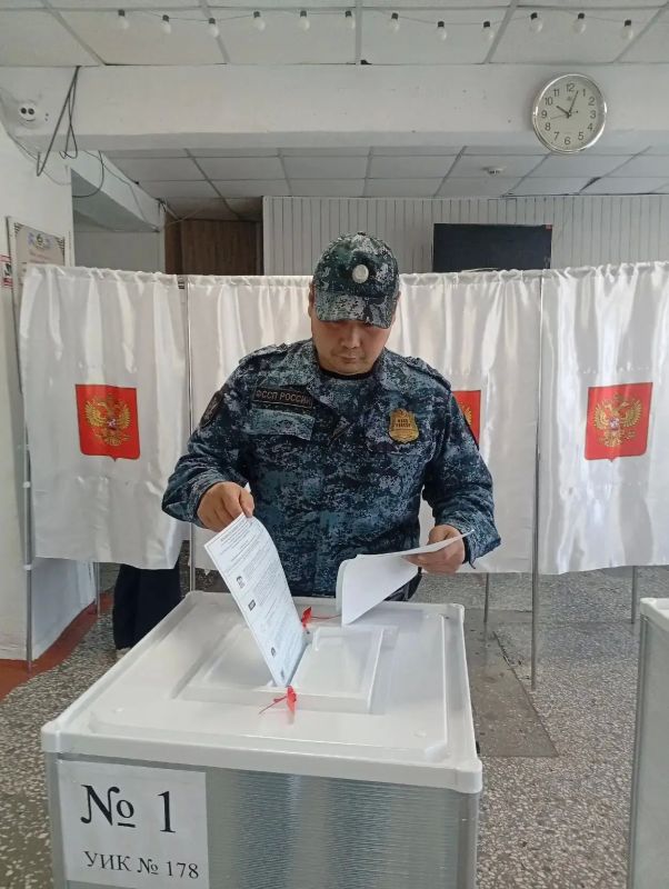 Коллектив УФССП России по Республике Тыва - на избирательных участках Коллектив УФССП России по Республике Тыва - на избирательных участках
