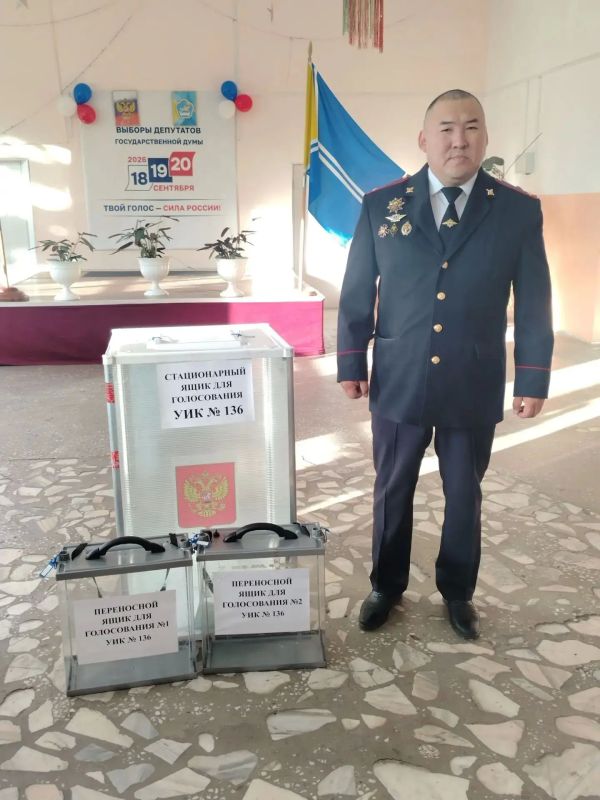Сотрудники МВД по Республике Тыва принимают участие в голосовании Сотрудники МВД по Республике Тыва принимают участие в голосовании