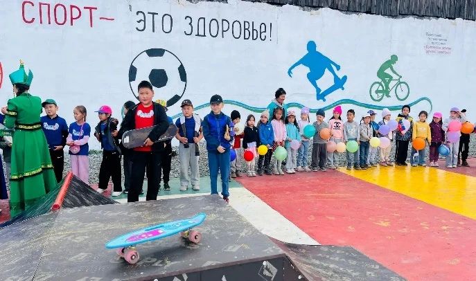 В селе Кызыл-Мажалык состоялось торжественное открытие современной скейт-площадки, расположившейся на Аллее Славы В селе Кызыл-Мажалык состоялось торжественное открытие современной скейт-площадки, расположившейся на Аллее Славы