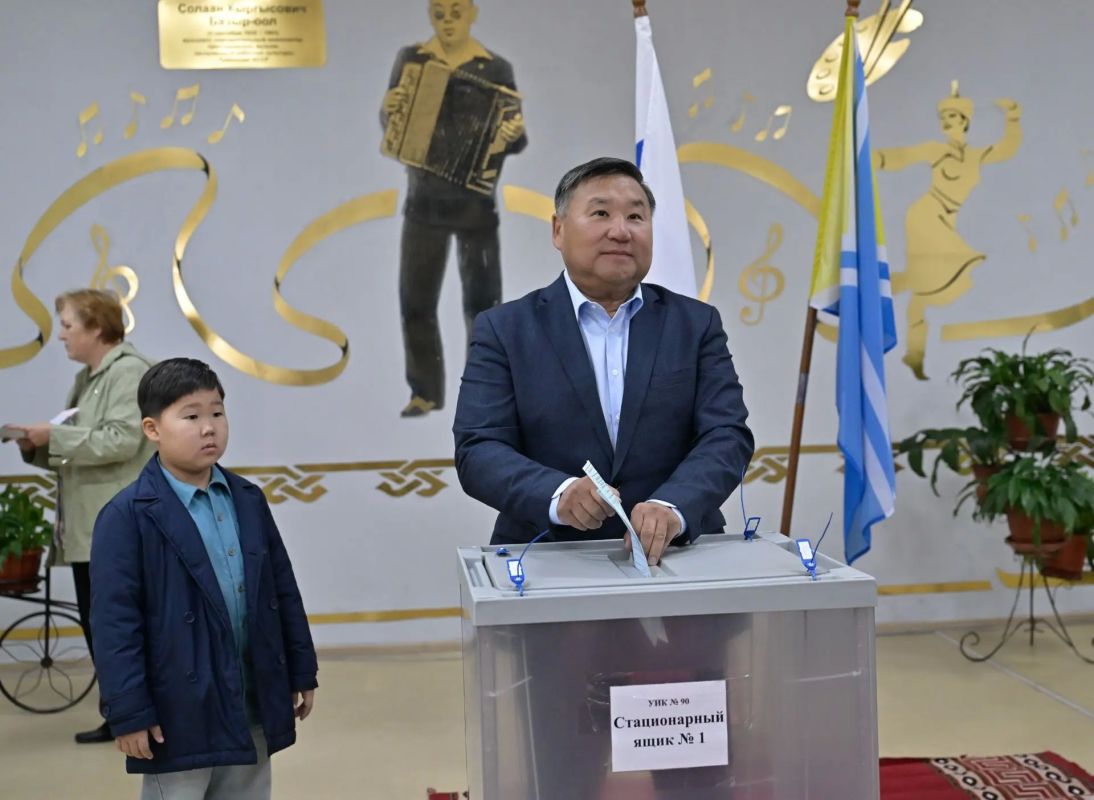 Владислав Ховалыг принял участие в едином дне голосования Владислав Ховалыг принял участие в едином дне голосования