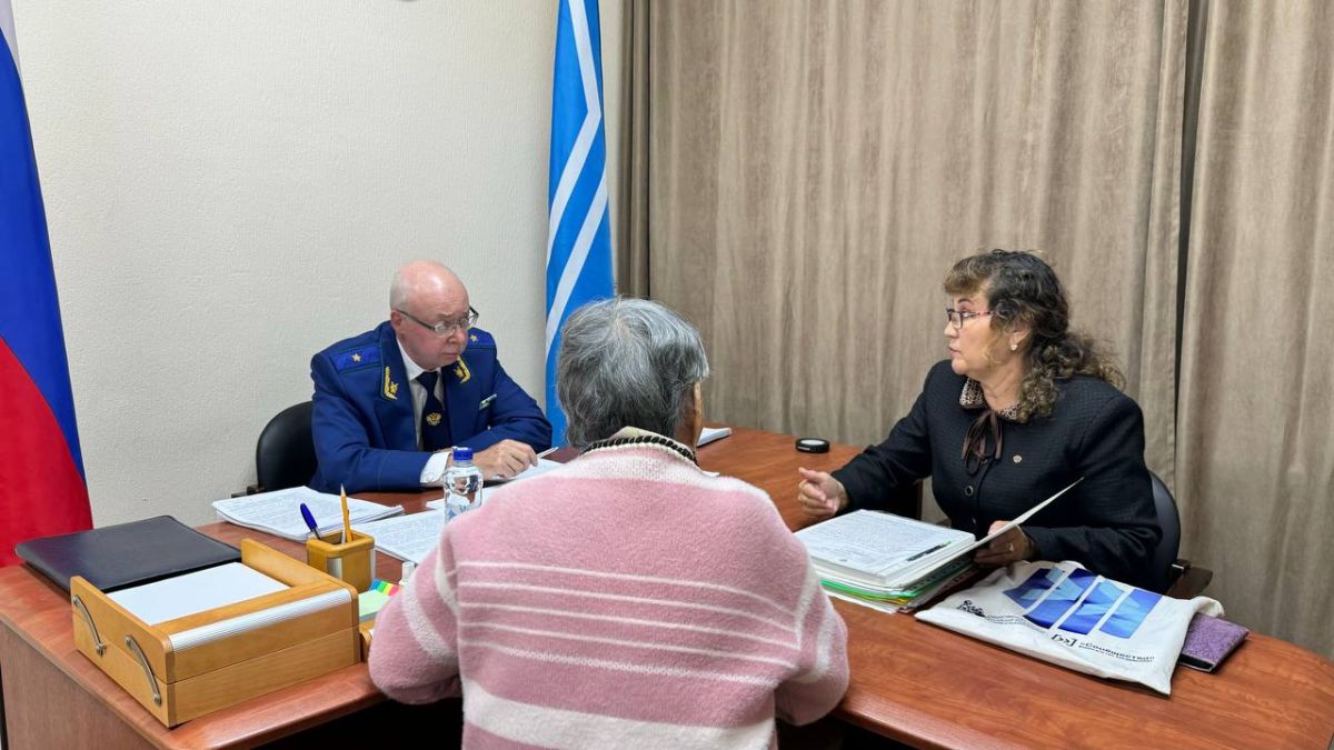 Прокурор республики Ботвинкин Евгений Борисович провел личный прием граждан в Приемной Президента Российской Федерации в Республике Тыва Прокурор республики Ботвинкин Евгений Борисович провел личный прием граждан в Приемной Президента Российской Федерации в Республике Тыва