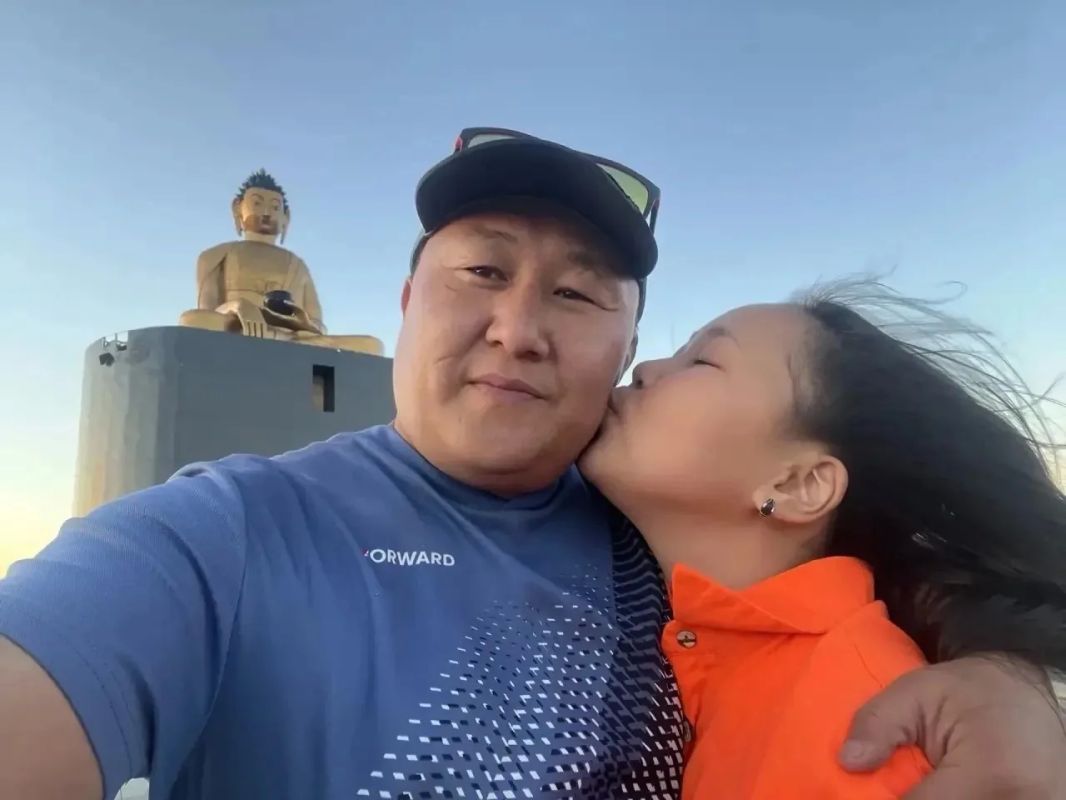 Фоторепортаж. Мээ ачам – кежээ Кызылды 9 дугаар гимназиязында «Элээди журналист» блгм Тывада чарлаттынган Тургузукчу кш-ажыл болгаш г-бле ыдыктарыны чылында база Адалар хнн уткуштур эге класстар ортузунда «Мээ ачам – кежээ»... Фоторепортаж. Мээ ачам – кежээ Кызылды 9 дугаар гимназиязында «Элээди журналист» блгм Тывада чарлаттынган Тургузукчу кш-ажыл болгаш г-бле ыдыктарыны чылында база Адалар хнн уткуштур эге класстар ортузунда «Мээ ачам – кежээ»...