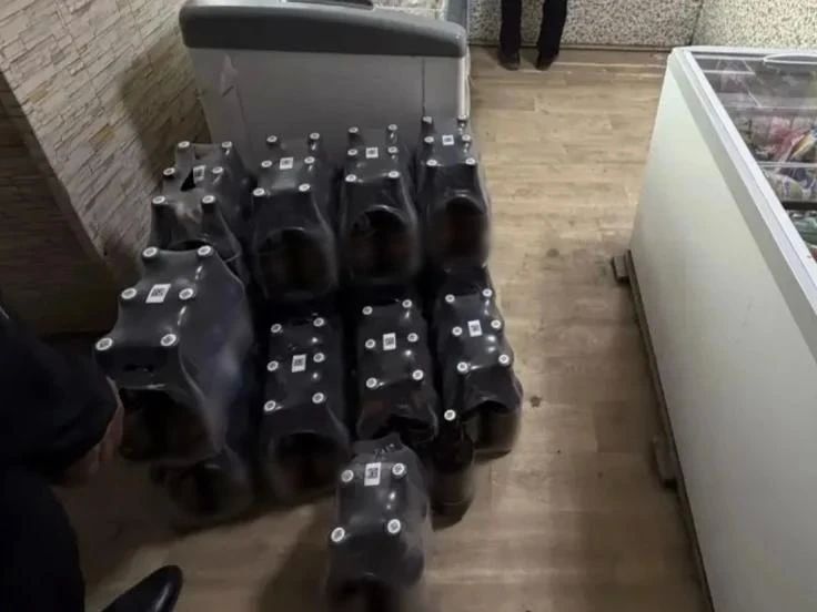 В Улуг-Хемском и Чаа-Хольском районах сотрудниками полиции из незаконного оборота изъято более 115 литров алкогольной продукции В Улуг-Хемском и Чаа-Хольском районах сотрудниками полиции из незаконного оборота изъято более 115 литров алкогольной продукции