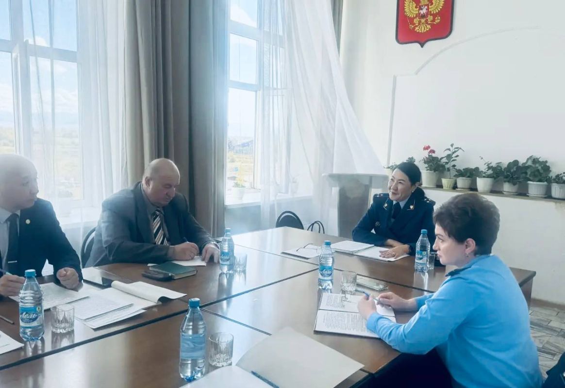Заместитель прокурора республики Ольга Монгуш в ходе рабочей поездки в Барун-Хемчикский район провела прием граждан Заместитель прокурора республики Ольга Монгуш в ходе рабочей поездки в Барун-Хемчикский район провела прием граждан