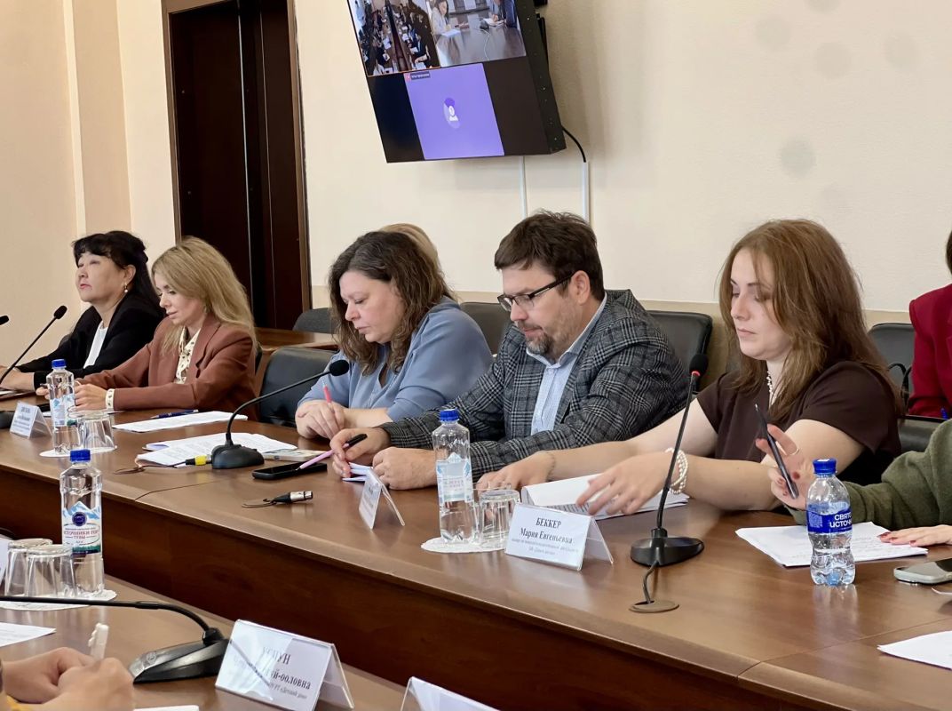 В Правительстве Тувы обсудили реализацию программы «Медицина Вместе» В Правительстве Тувы обсудили реализацию программы «Медицина Вместе»