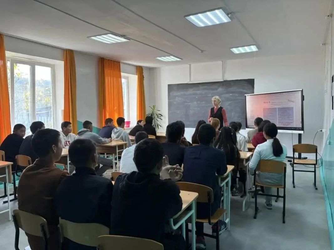 В Тес-Хемском районе сотрудники УНК провели профилактические встречи со школьниками В Тес-Хемском районе сотрудники УНК провели профилактические встречи со школьниками