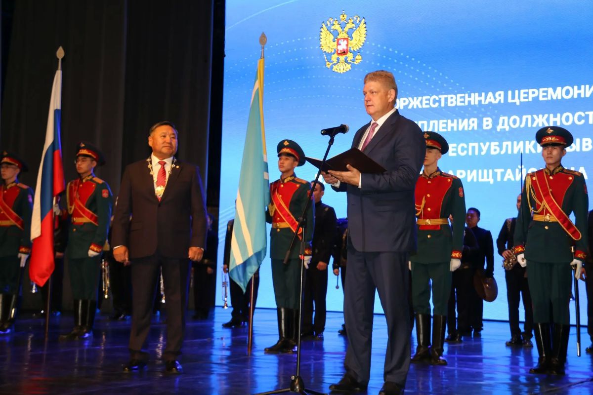 Владислав Ховалыг официально вступил в должность Главы Республики Тыва Владислав Ховалыг официально вступил в должность Главы Республики Тыва