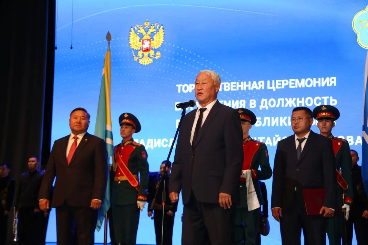 Владислав Ховалыг официально вступил в должность Главы Республики Тыва Владислав Ховалыг официально вступил в должность Главы Республики Тыва