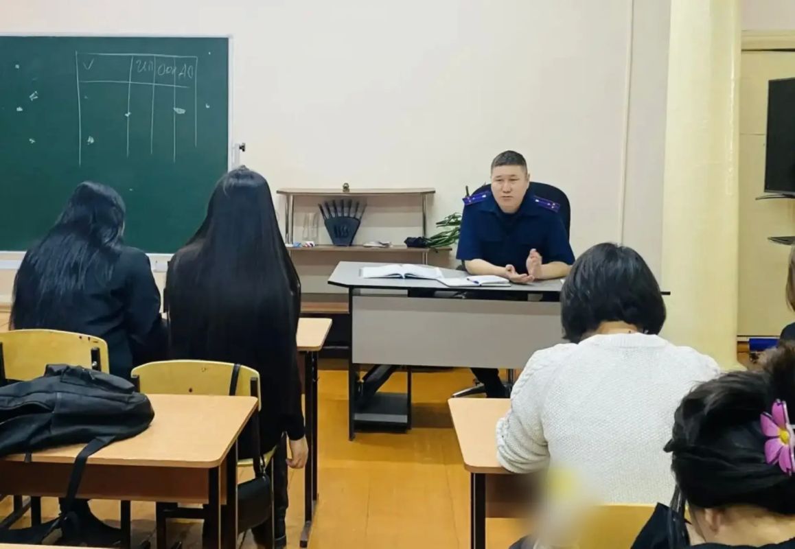 Сотрудники следственного управления продолжают участие в региональной неделе правовых знаний Сотрудники следственного управления продолжают участие в региональной неделе правовых знаний