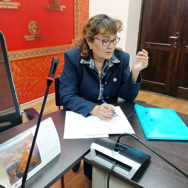 В Министерстве культуры Республики Тыва состоялось рабочее совещание с участием специалистов юридической службы ведомства и юристов подведомственных учреждений В Министерстве культуры Республики Тыва состоялось рабочее совещание с участием специалистов юридической службы ведомства и юристов подведомственных учреждений