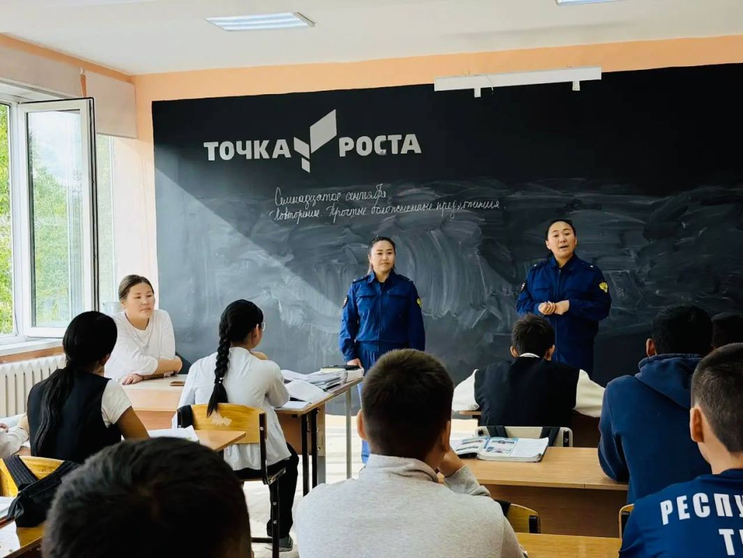 Сотрудники органов прокуратуры республики провели уроки правовой грамотности для школьников и студентов в рамках «Недели правовых знаний» Сотрудники органов прокуратуры республики провели уроки правовой грамотности для школьников и студентов в рамках «Недели правовых знаний»