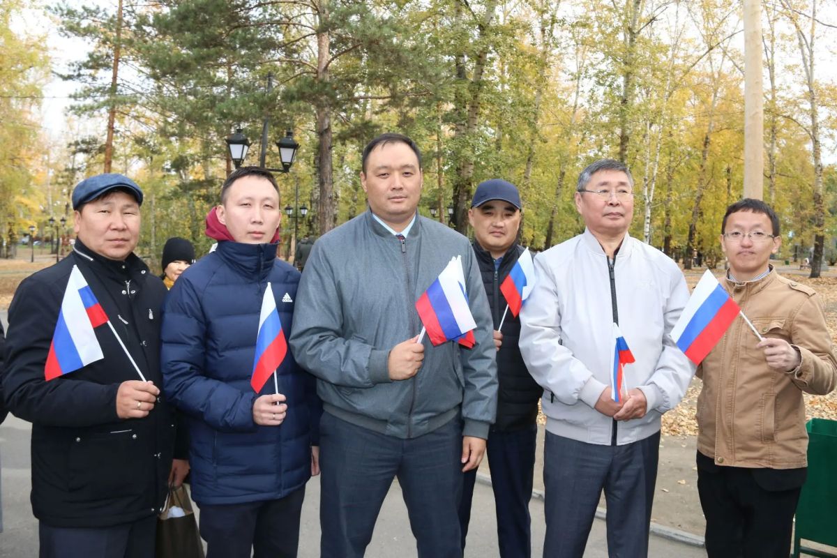 В Кызыле состоялся митинг, посвященный воссоединению ДНР, ЛНР, Запорожской и Херсонской областей с Россией В Кызыле состоялся митинг, посвященный воссоединению ДНР, ЛНР, Запорожской и Херсонской областей с Россией