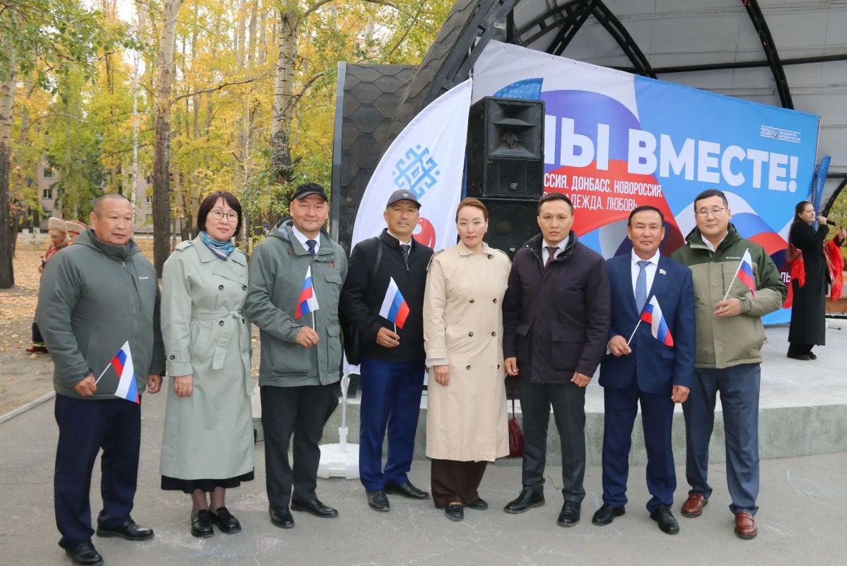 В Кызыле состоялся митинг, посвященный воссоединению ДНР, ЛНР, Запорожской и Херсонской областей с Россией В Кызыле состоялся митинг, посвященный воссоединению ДНР, ЛНР, Запорожской и Херсонской областей с Россией