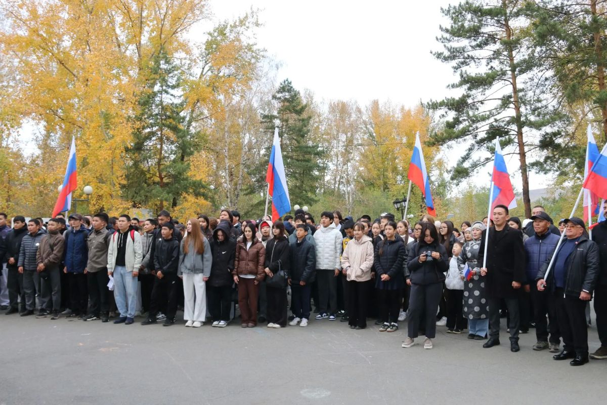 В Кызыле состоялся митинг, посвященный воссоединению ДНР, ЛНР, Запорожской и Херсонской областей с Россией В Кызыле состоялся митинг, посвященный воссоединению ДНР, ЛНР, Запорожской и Херсонской областей с Россией