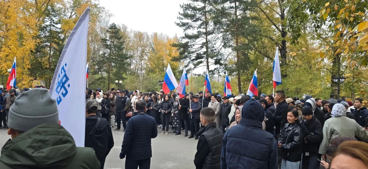В Туве митингом отметили День воссоединения с Донецкой и Луганской Народными Республиками, Запорожской и Херсонской областями В Туве митингом отметили День воссоединения с Донецкой и Луганской Народными Республиками, Запорожской и Херсонской областями