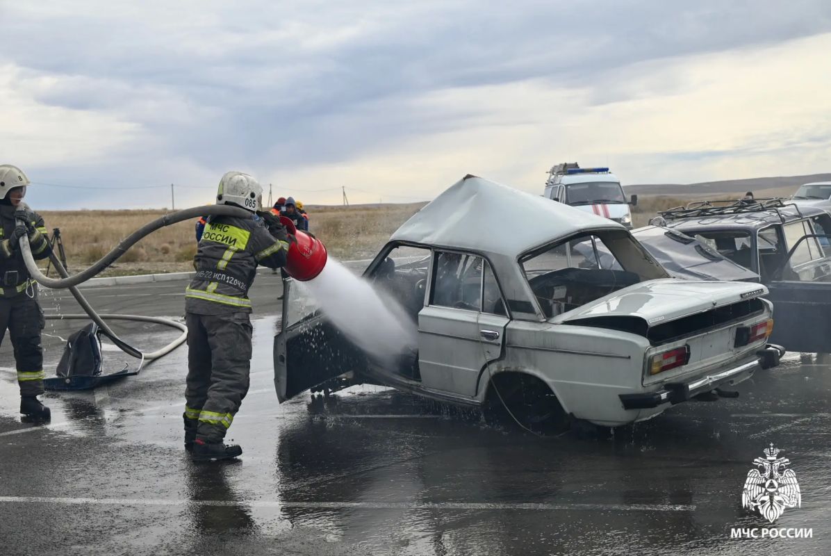 В Туве прошли межведомственные учения по ликвидации последствий ДТП В Туве прошли межведомственные учения по ликвидации последствий ДТП
