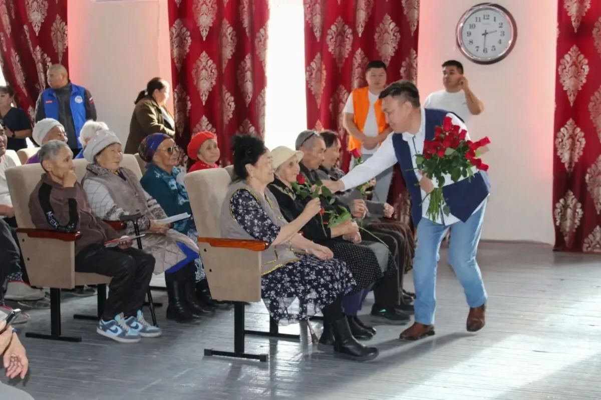 Доброта, не знающая границ: праздник для старшего поколения в Кызылском доме-интернате Доброта, не знающая границ: праздник для старшего поколения в Кызылском доме-интернате