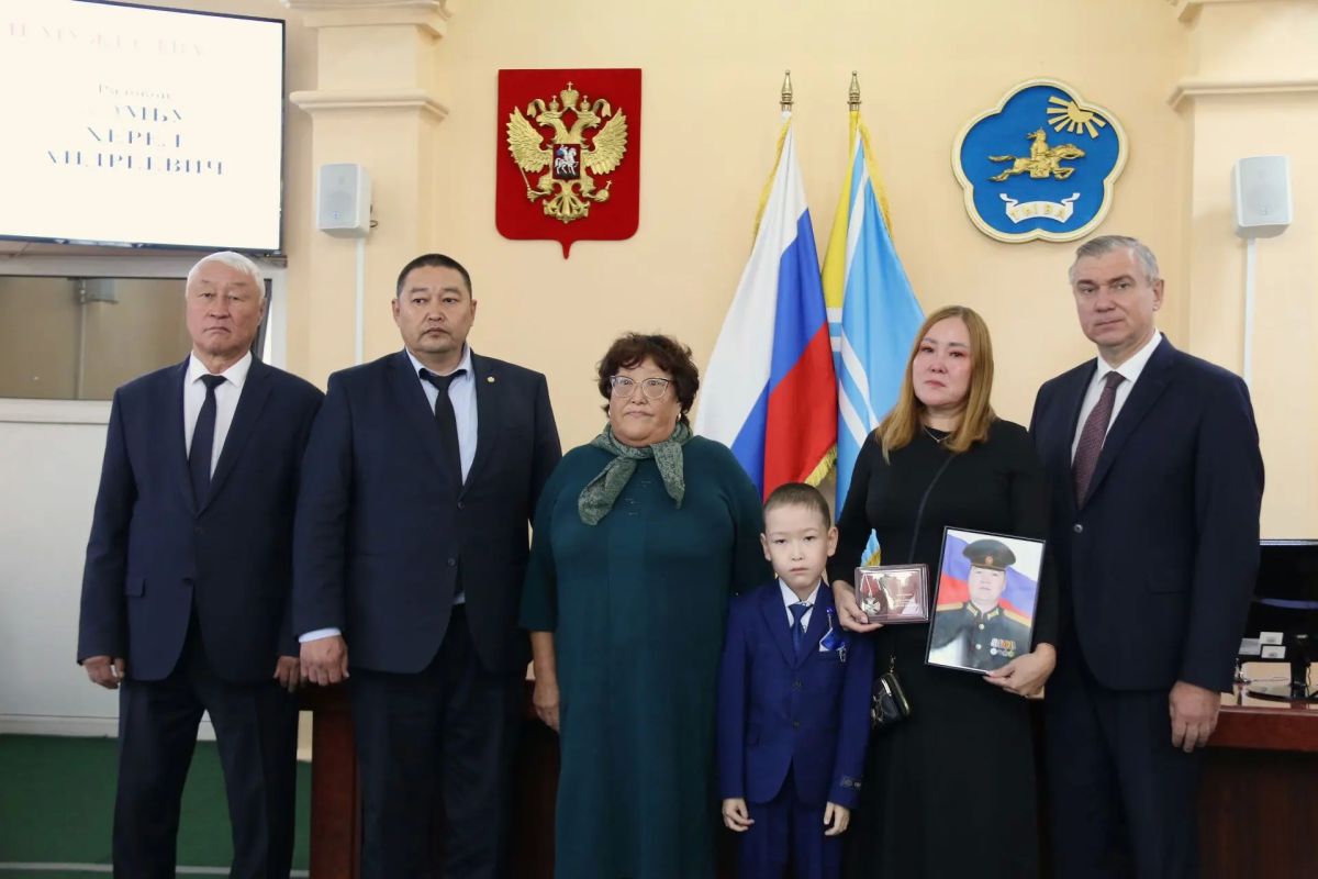 Семьям павших в бою Героев вручены государственные награды Семьям павших в бою Героев вручены государственные награды