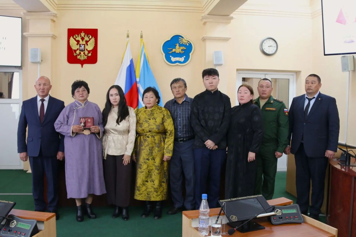 Семьям павших в бою Героев вручены государственные награды Семьям павших в бою Героев вручены государственные награды