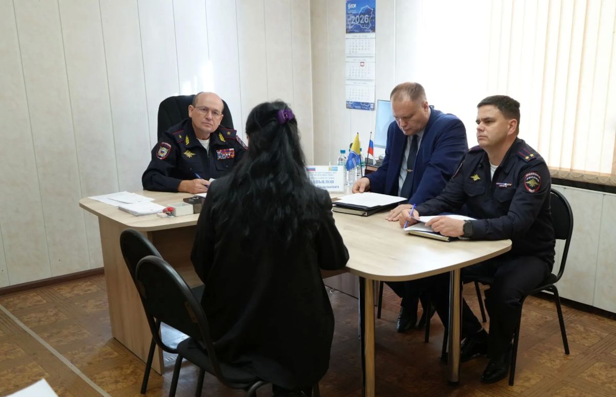 Министр внутренних дел по Республике Тыва Юрий Завьялов провел личный прием граждан Министр внутренних дел по Республике Тыва Юрий Завьялов провел личный прием граждан