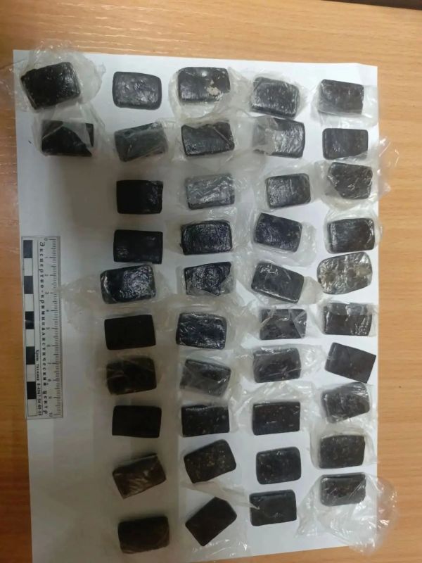 В Туве полицейские пресекли незаконный оборот оружия в обмен на наркотики В Туве полицейские пресекли незаконный оборот оружия в обмен на наркотики