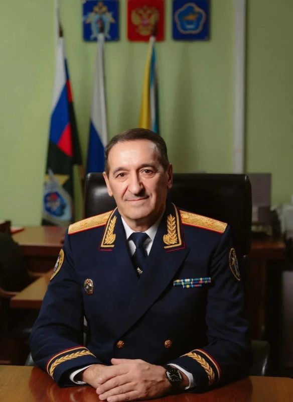 Поздравление руководителя следственного управления СК России по Республике Тыва генерал-майора юстиции К.В. Столбина с Днём учителя
