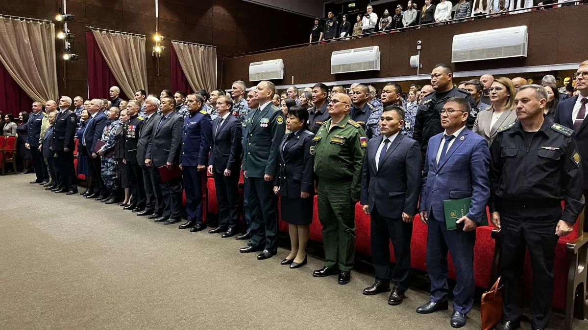 Руководитель УФССП России по Республике Тыва приняла участие в торжественном мероприятии, посвященном 10-летию Росгвардии Руководитель УФССП России по Республике Тыва приняла участие в торжественном мероприятии, посвященном 10-летию Росгвардии