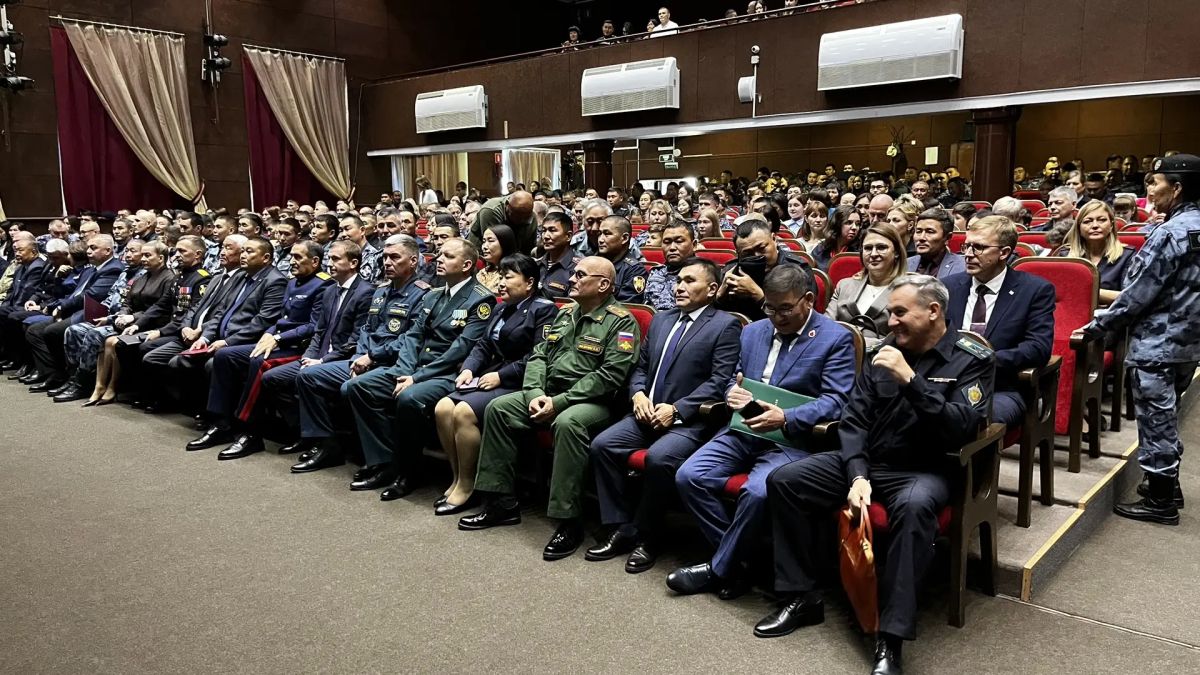 Руководитель УФССП России по Республике Тыва приняла участие в торжественном мероприятии, посвященном 10-летию Росгвардии Руководитель УФССП России по Республике Тыва приняла участие в торжественном мероприятии, посвященном 10-летию Росгвардии