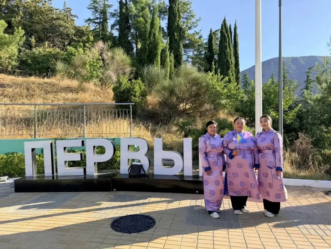 Тувинские проекты в сфере воспитания вновь на высоте в Артеке Тувинские проекты в сфере воспитания вновь на высоте в Артеке