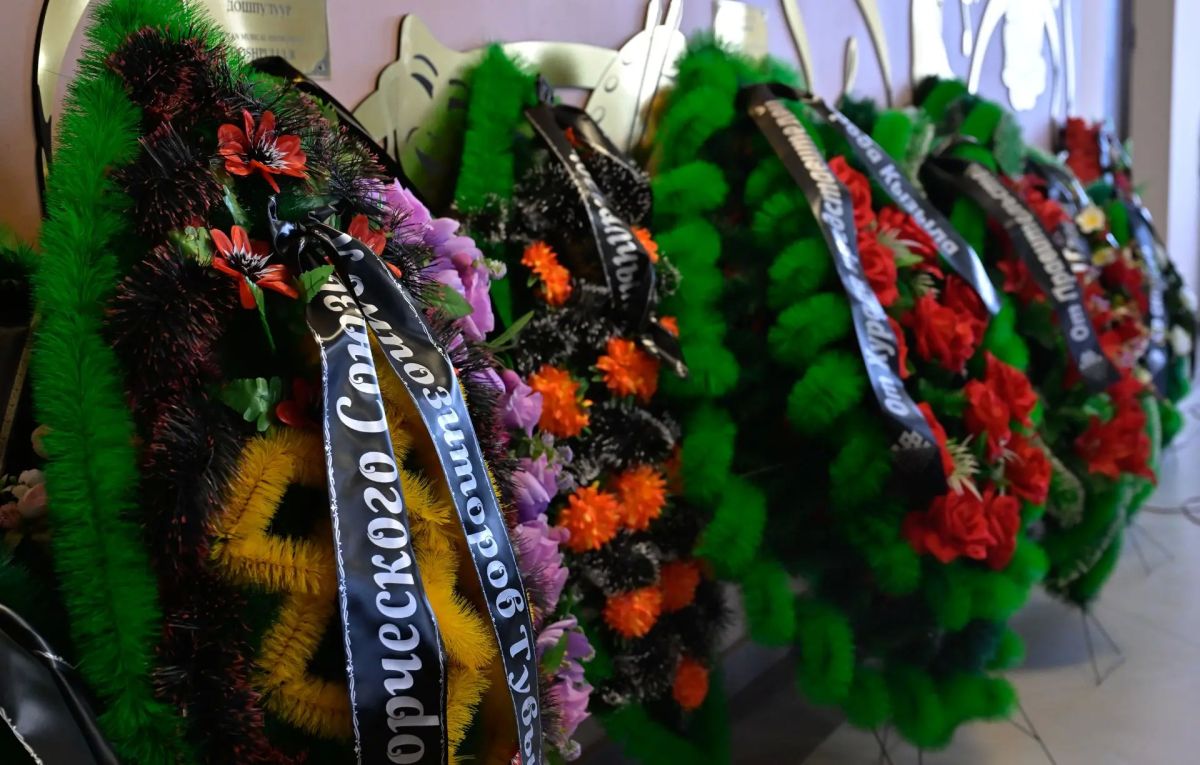 Сегодня в Кызыле прошла гражданская панихида по народному писателю Кара-Куске Кунзековичу Чооду Сегодня в Кызыле прошла гражданская панихида по народному писателю Кара-Куске Кунзековичу Чооду