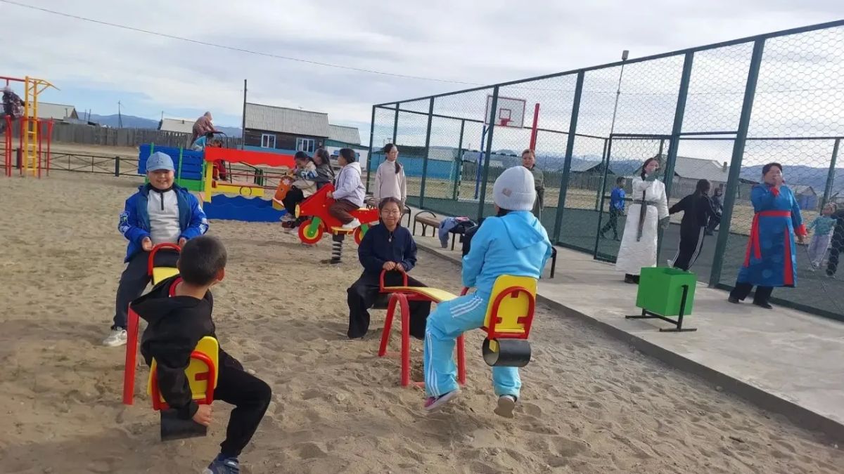 В селе Тээли открылась новая спортивная площадка В селе Тээли открылась новая спортивная площадка