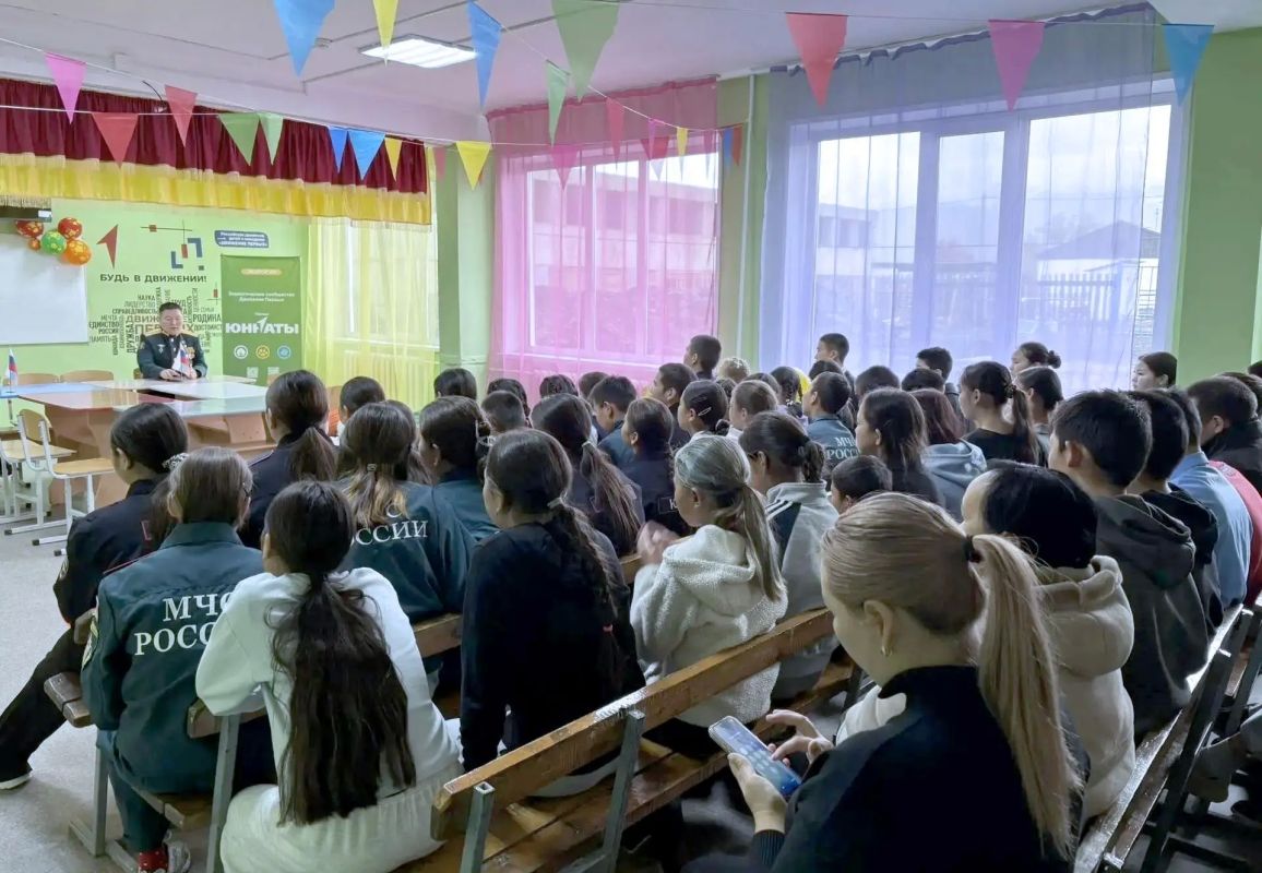 Депутат Верховного Хурала, Герой России Чалым Члдм-оол в Улуг-Хемском кожууне провел встречи, направленные на патриотическое воспитание молодежи Депутат Верховного Хурала, Герой России Чалым Члдм-оол в Улуг-Хемском кожууне провел встречи, направленные на патриотическое воспитание молодежи