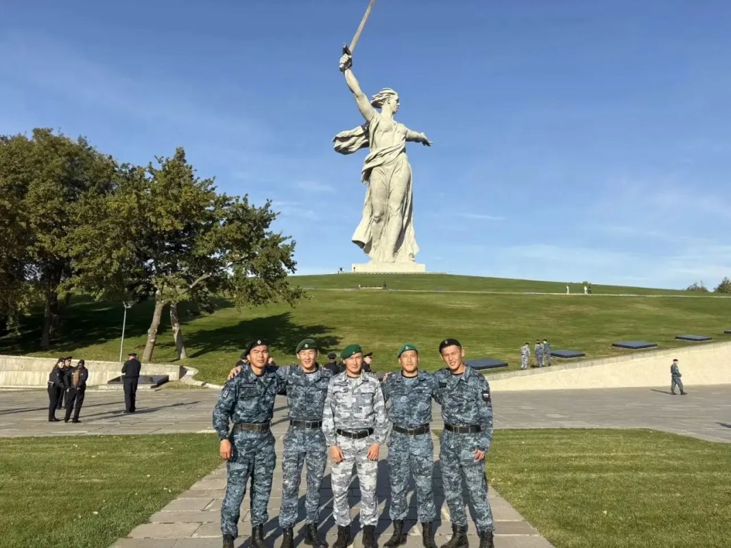 Теперь в нашей Службе — восемь обладателей зеленого берета! Теперь в нашей Службе — восемь обладателей зеленого берета!