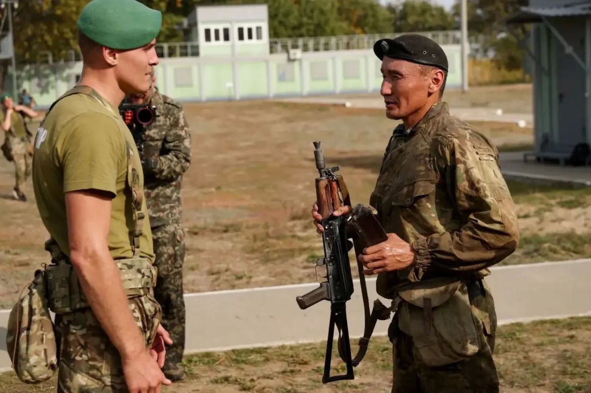 Теперь в нашей Службе — восемь обладателей зеленого берета! Теперь в нашей Службе — восемь обладателей зеленого берета!