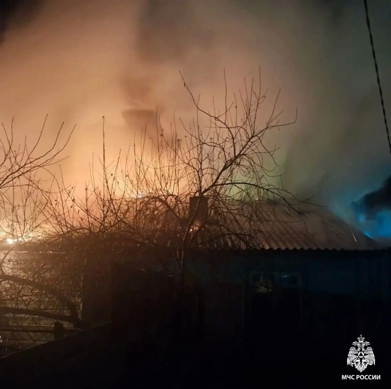 Огнеборцы и дружинники ликвидировали ночной пожар в Дерзиг-Аксы Тувы Огнеборцы и дружинники ликвидировали ночной пожар в Дерзиг-Аксы Тувы