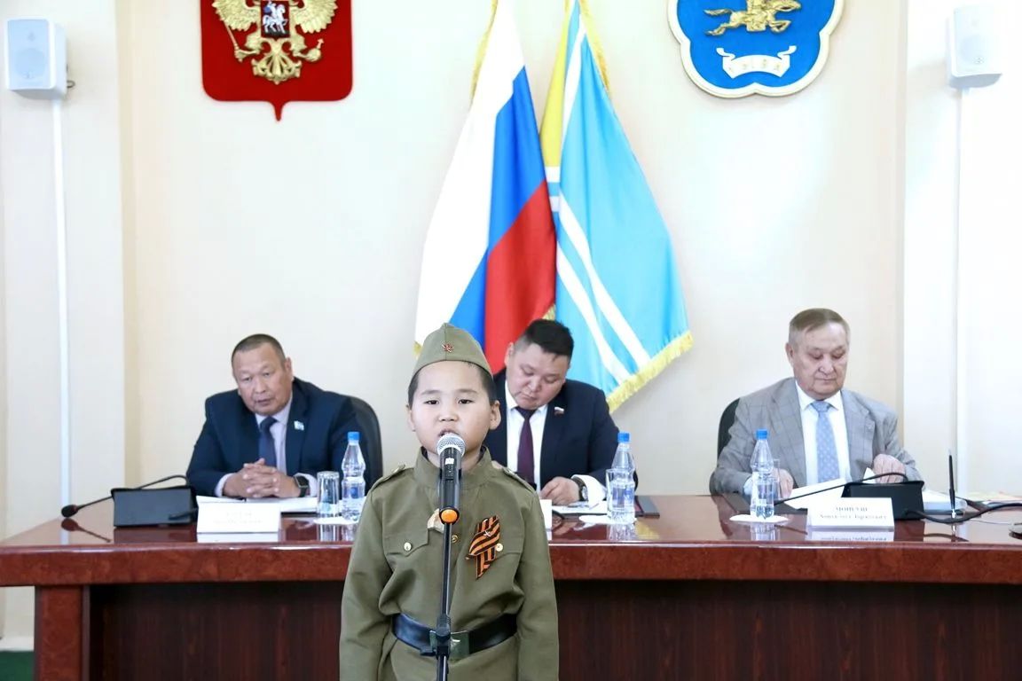 Сегодня в Верховном Хурале состоялся открытый разговор о важном со студентами ссузов и ТывГУ, приуроченный ко Дню отца Сегодня в Верховном Хурале состоялся открытый разговор о важном со студентами ссузов и ТывГУ, приуроченный ко Дню отца