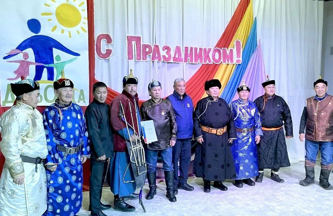 Дээди Хуралды депутады Тэмир Сарыглар республиканы Адалар шуулганынга киришкен Дээди Хуралды депутады Тэмир Сарыглар республиканы Адалар шуулганынга киришкен