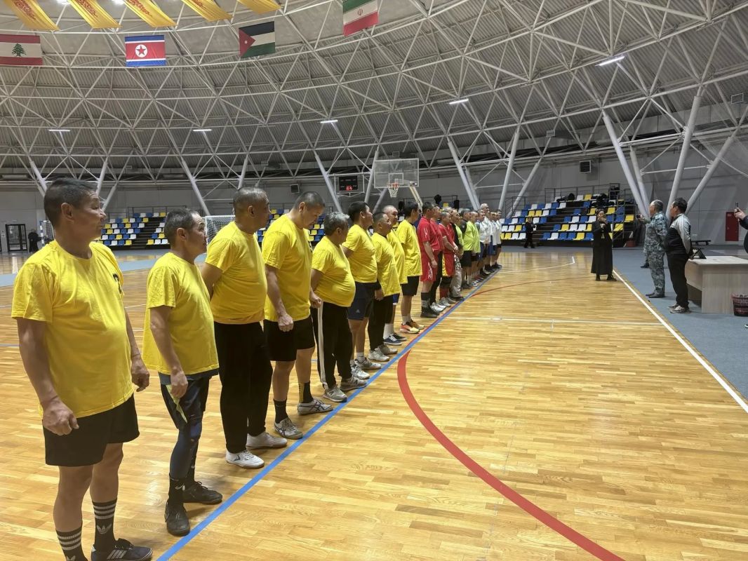 В Кызыле прошел республиканский турнир по баскетболу среди ветеранов правоохранительных органов, посвященный 120-летию комиссара госбезопасности Николая Товарищтая В Кызыле прошел республиканский турнир по баскетболу среди ветеранов правоохранительных органов, посвященный 120-летию комиссара госбезопасности Николая Товарищтая