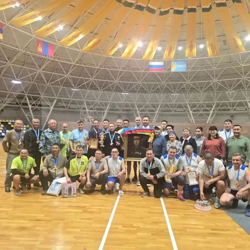 В Кызыле прошел республиканский турнир по баскетболу среди ветеранов правоохранительных органов, посвященный 120-летию комиссара госбезопасности Николая Товарищтая В Кызыле прошел республиканский турнир по баскетболу среди ветеранов правоохранительных органов, посвященный 120-летию комиссара госбезопасности Николая Товарищтая