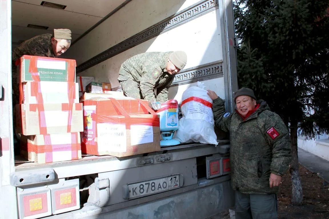Сегодня Тува отправила в зону специальной военной операции очередную партию гуманитарной помощи Сегодня Тува отправила в зону специальной военной операции очередную партию гуманитарной помощи
